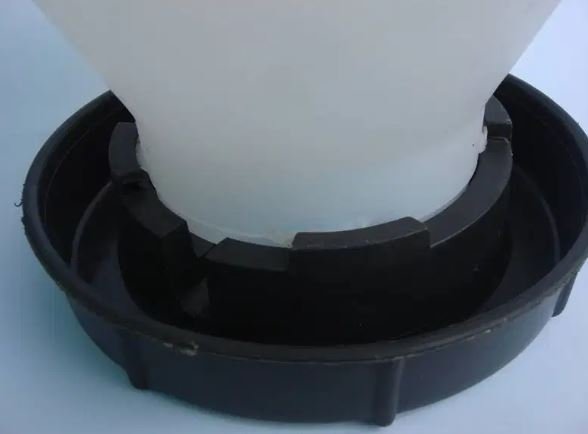 2.5 Liter water drinker for Birds