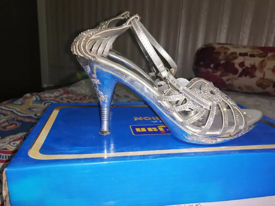 Fancy golden & silver shoe Available for Sale in lahore