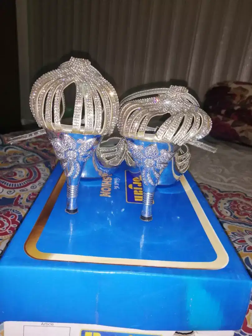 Fancy golden & silver shoe Available for Sale in lahore
