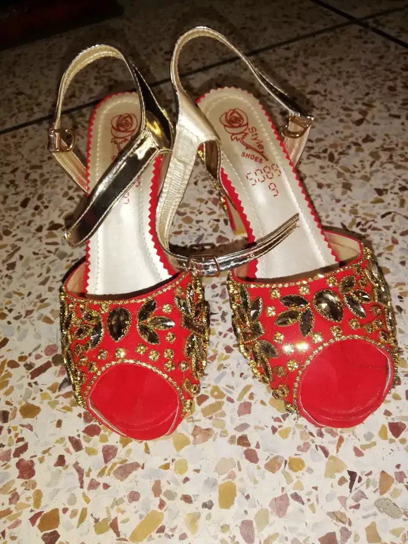 Fancy golden & silver shoe Available for Sale in lahore