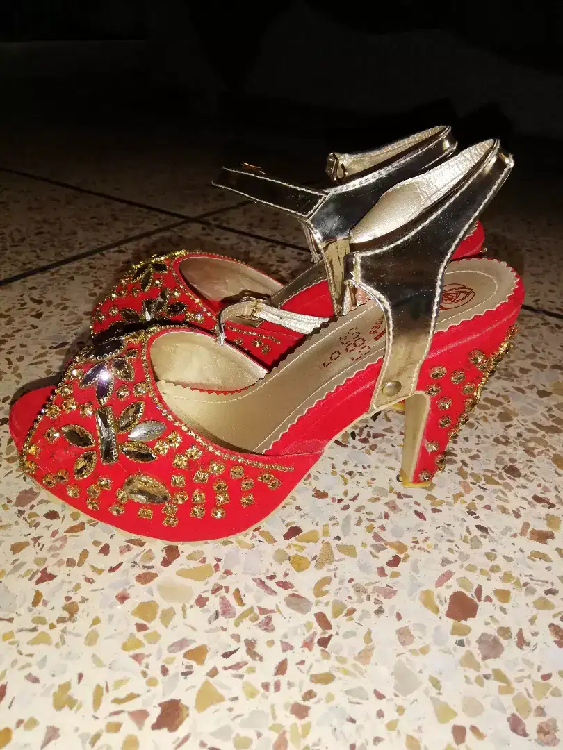 Fancy golden & silver shoe Available for Sale in lahore