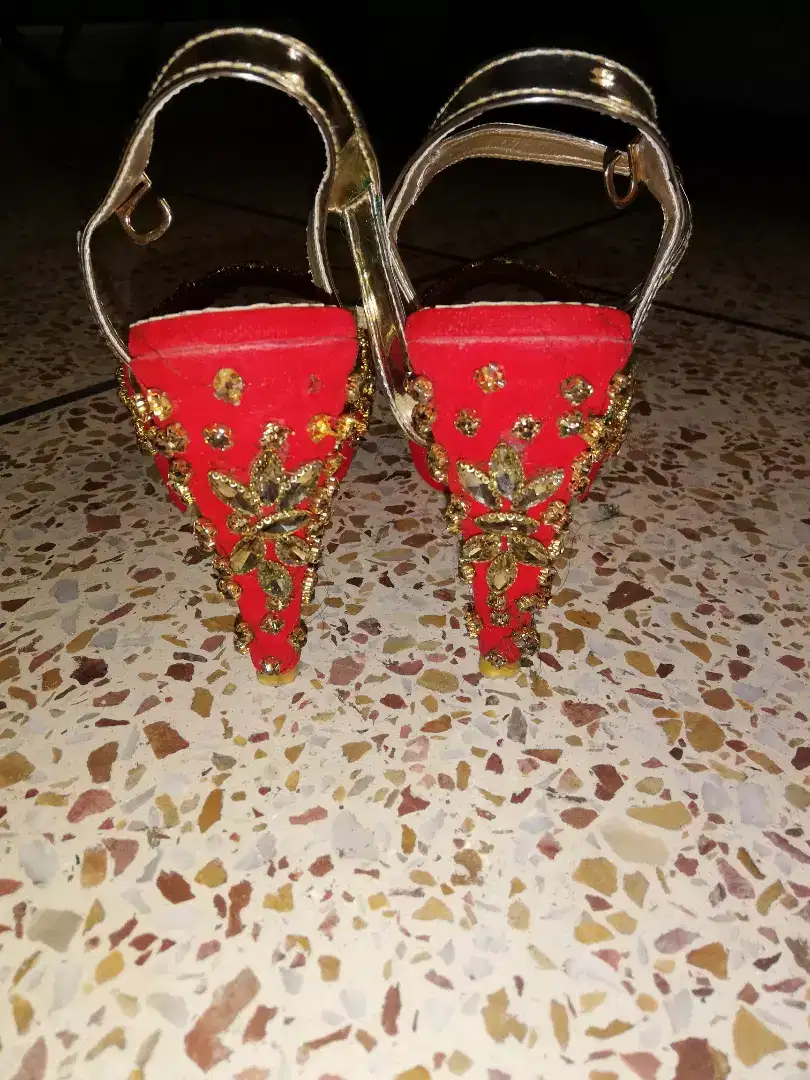 Fancy golden & silver shoe Available for Sale in lahore