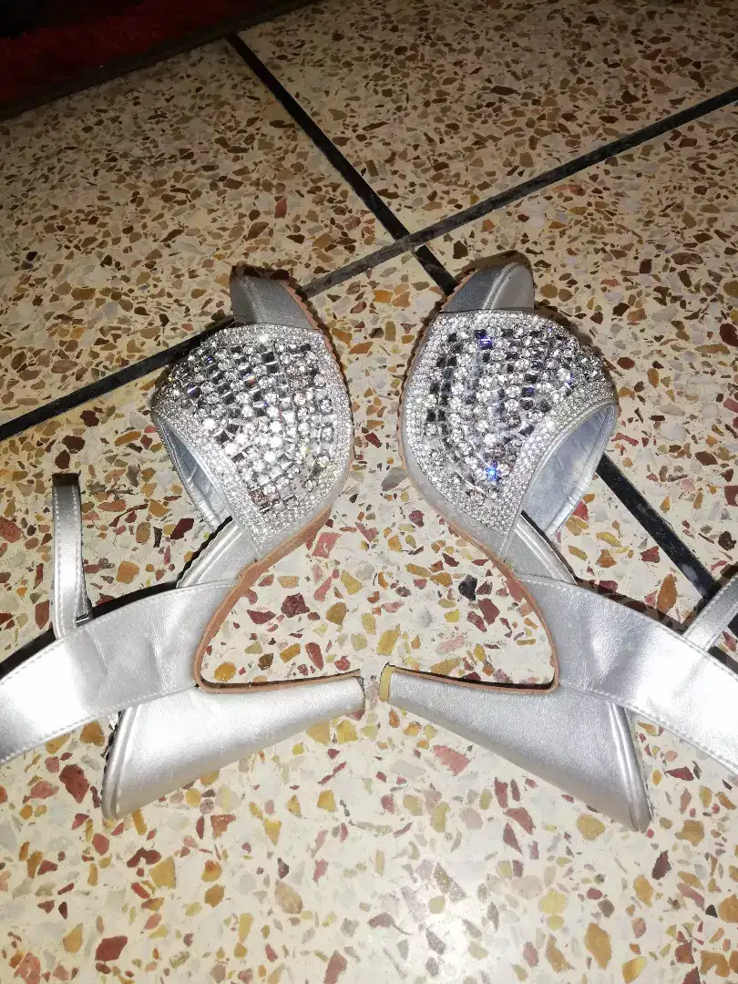 Fancy golden & silver shoe Available for Sale in lahore