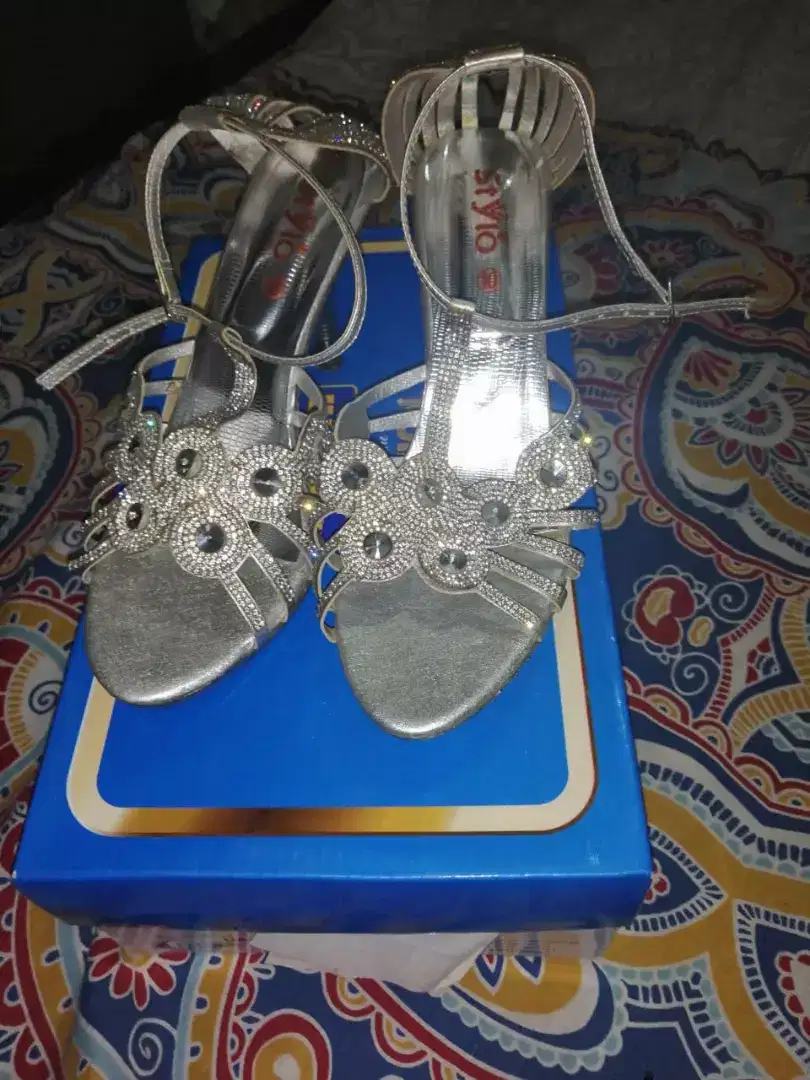 Fancy golden & silver shoe Available for Sale in lahore