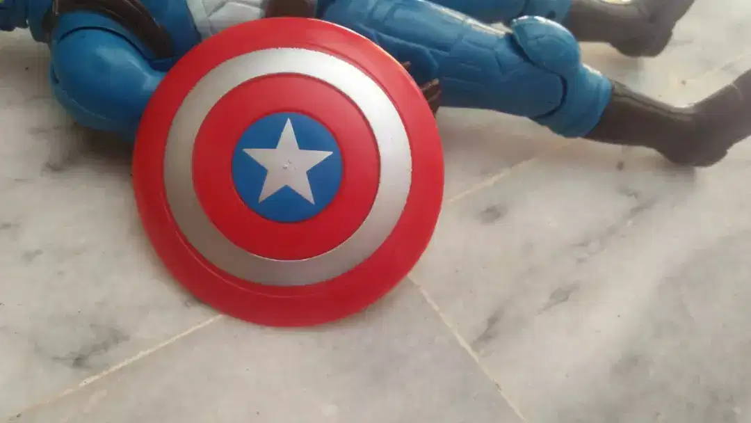 Captai America action figure