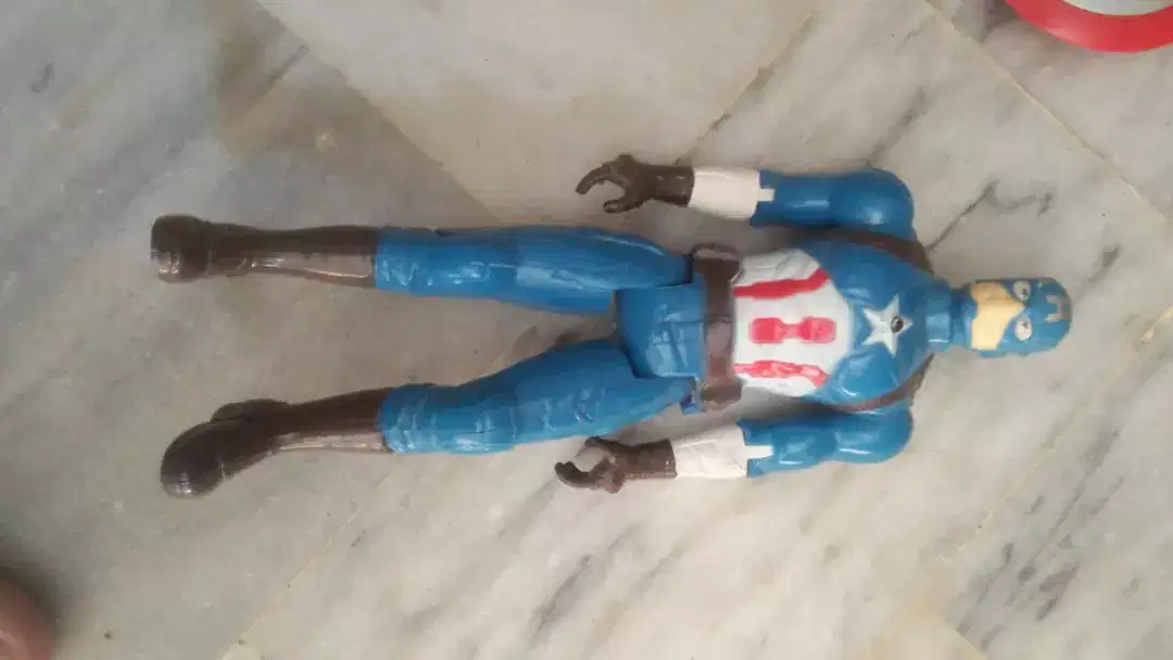 Captai America action figure