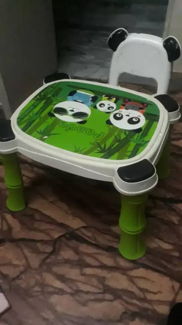 Kids table and chair