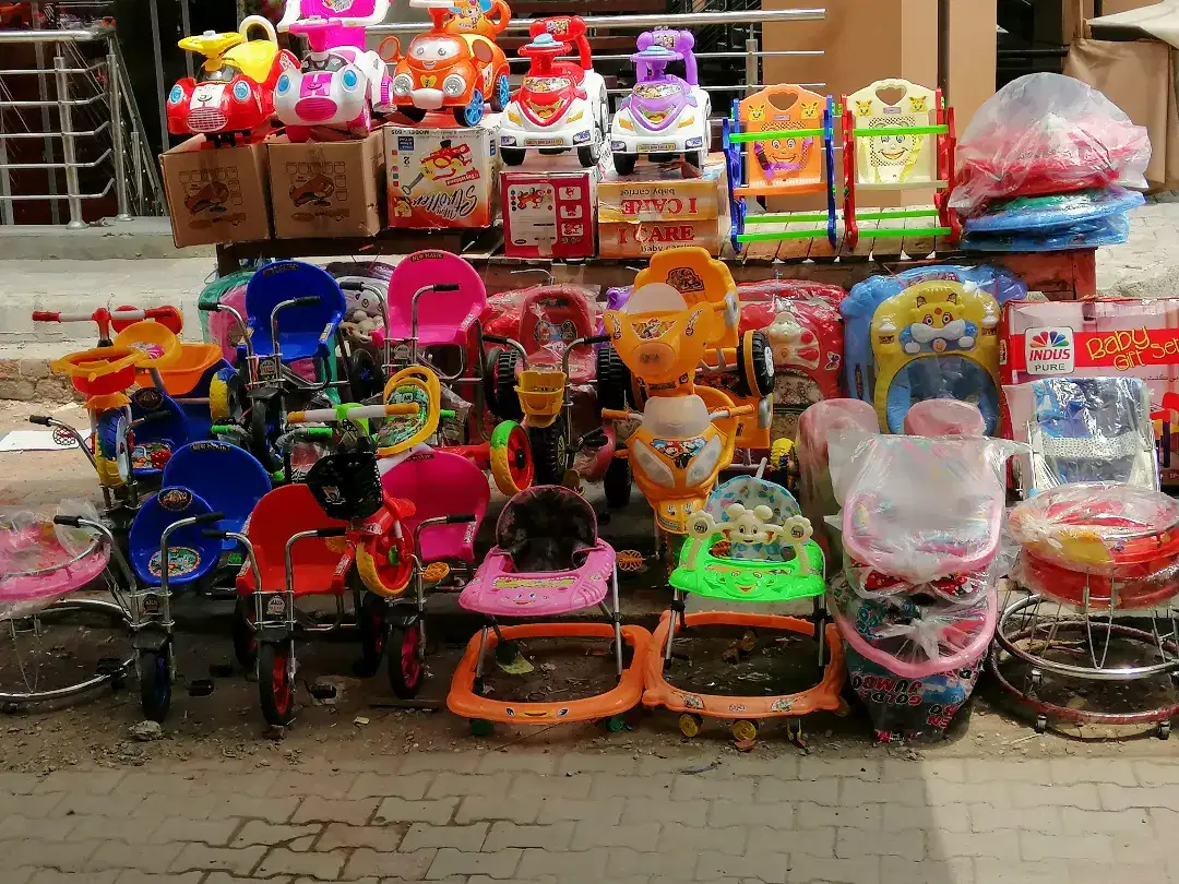 Baby cot royal china