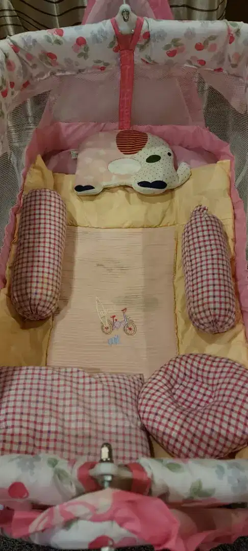 Carry cot+Baby swing(cot)with mobile cot, gudday, pillows,sleeping bag