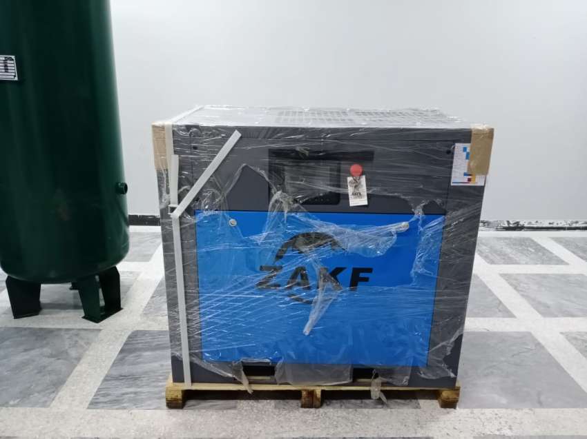 Screw Air Compressor 15KW With Dryer Unit Line Filter 600L Tank