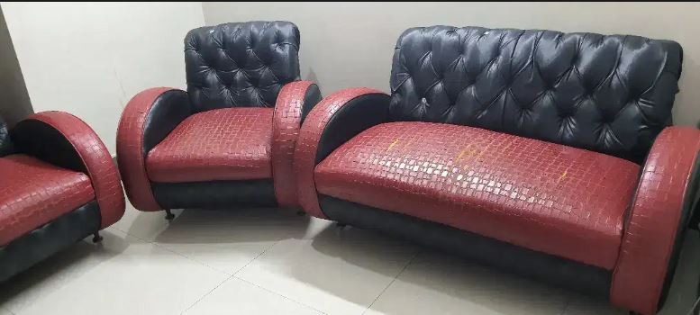4 Seater Sofa Set + Wooden Center Table