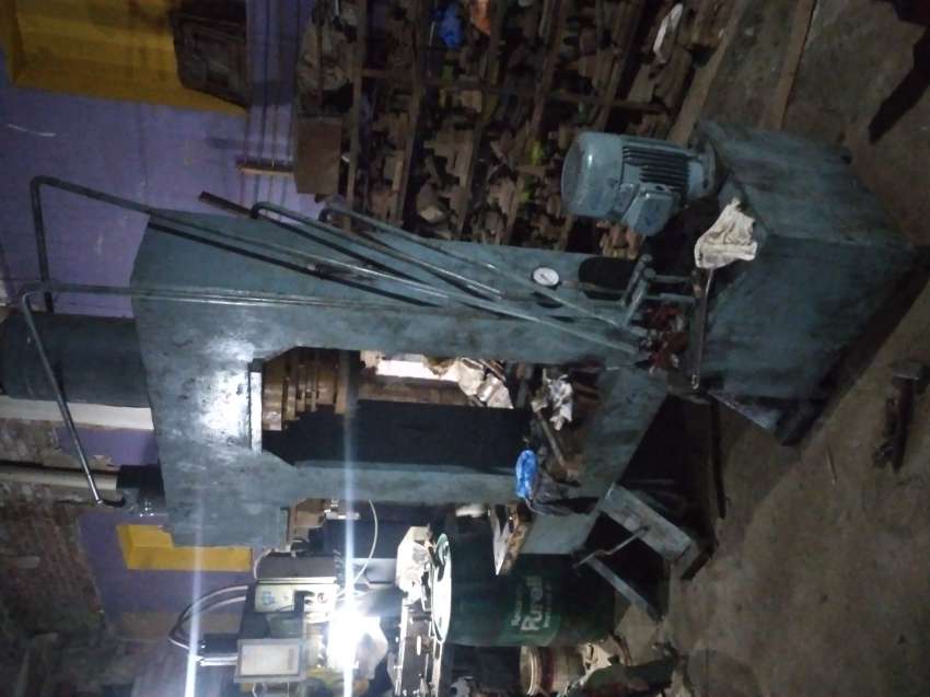 Hydraulic press machines