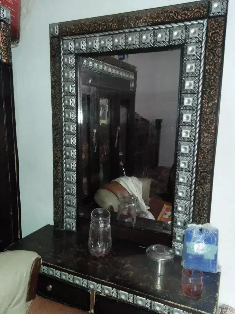 Mirror or Cobrd ha jo sell krni ha