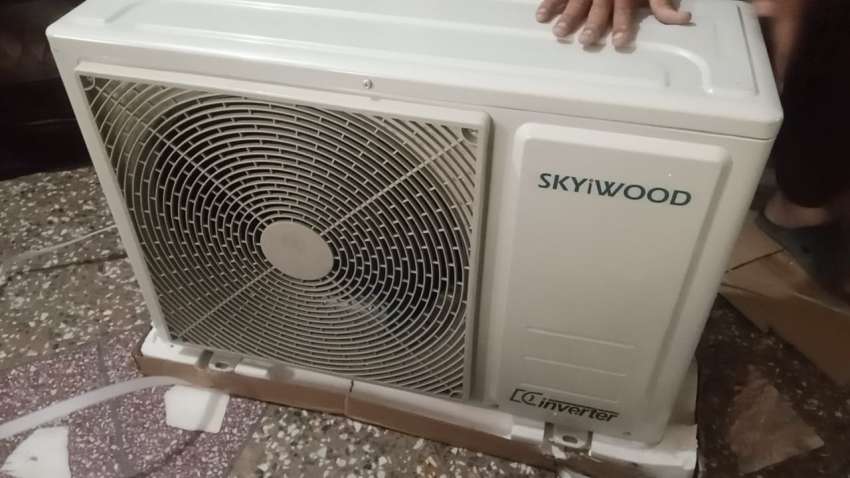 SKYIWOOD SPLIT NEW AC DC INVERTER HEAT AND COOL MADE IN THAILAND ENERGY SAVER