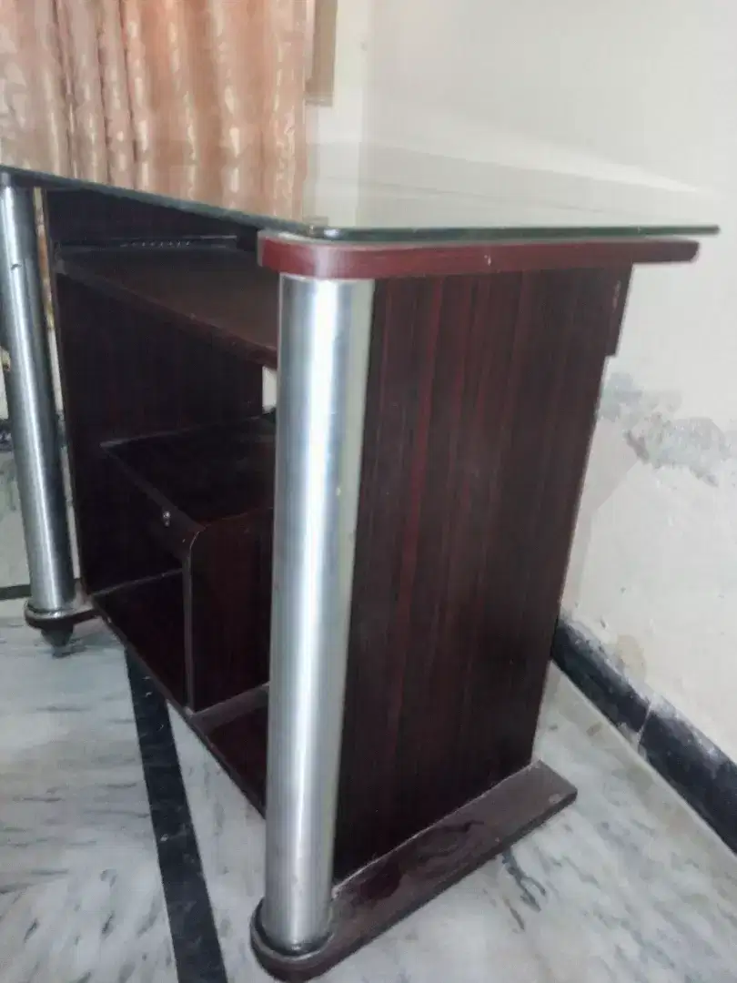 TV. Trolley/ computer table