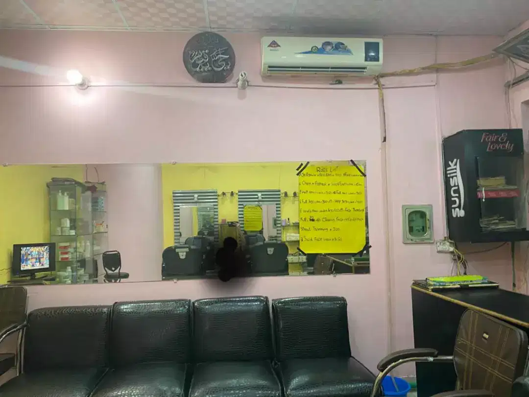Beauty Salon on prime location