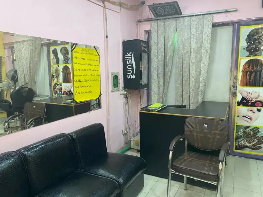 Beauty Salon on prime location