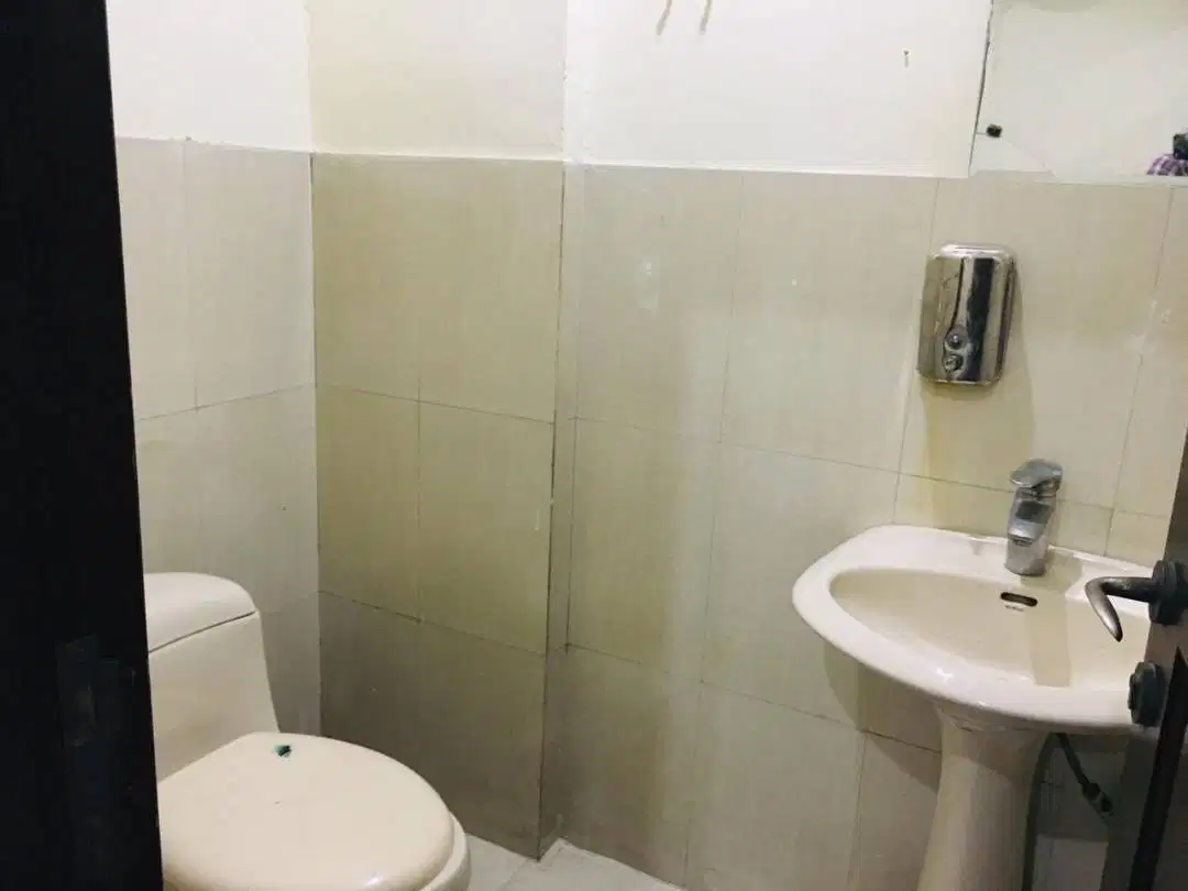 770 Sqft CORPORATE OFFICE NEAR MAIN BOULEVARD GULBERG