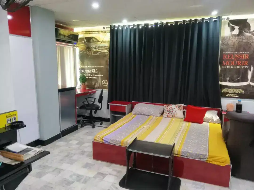 We have double and 4 bed luxury rooms on daily rental basis