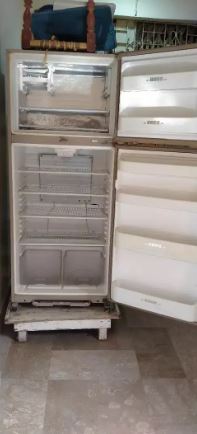 Original dawlance signature fridge and freezer original pics