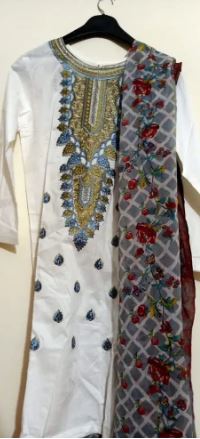 Ecnomical 3 piece Lawn Suit free delivery