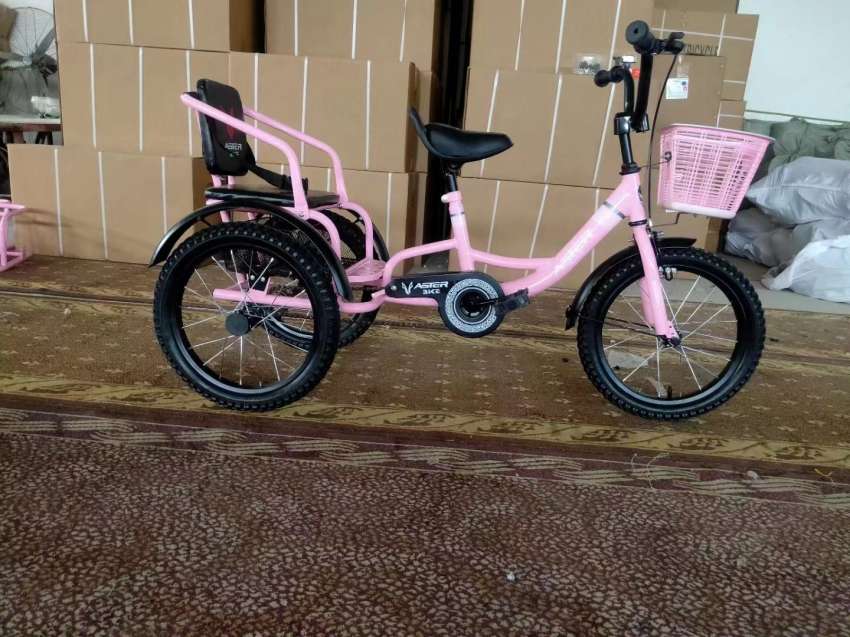 Sales of children's tricycles children's electric cars