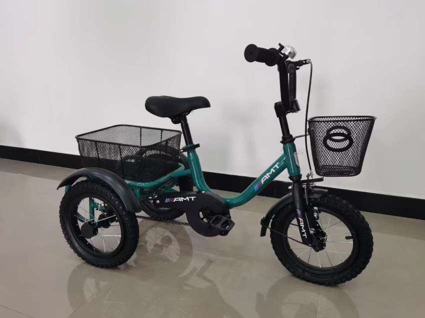 Sales of children's tricycles children's electric cars