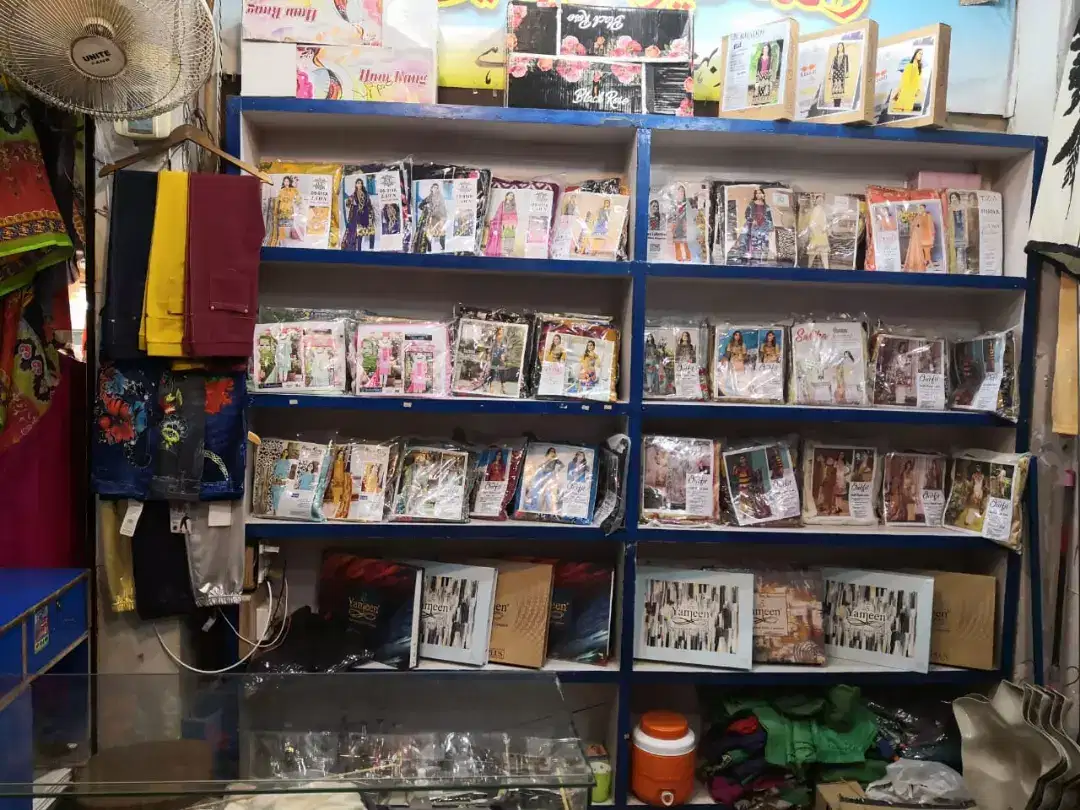 Chalta chlya business clothes shop ka