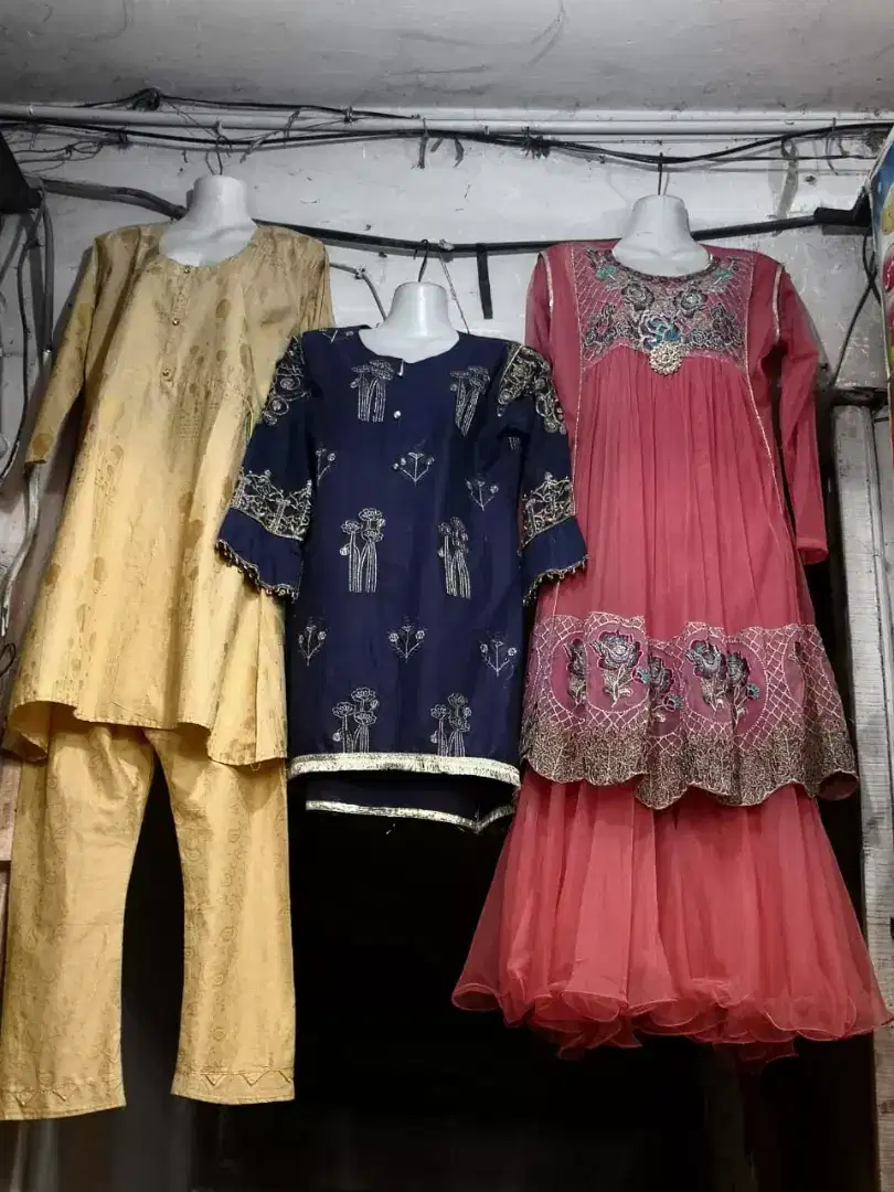 Chalta chlya business clothes shop ka