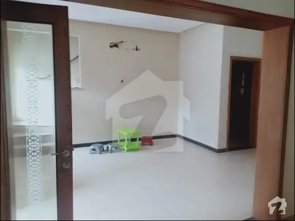 10 Marla First Floor Apartment Available For Rent