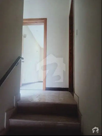 10 Marla First Floor Apartment Available For Rent