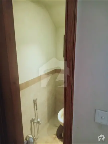 10 Marla First Floor Apartment Available For Rent