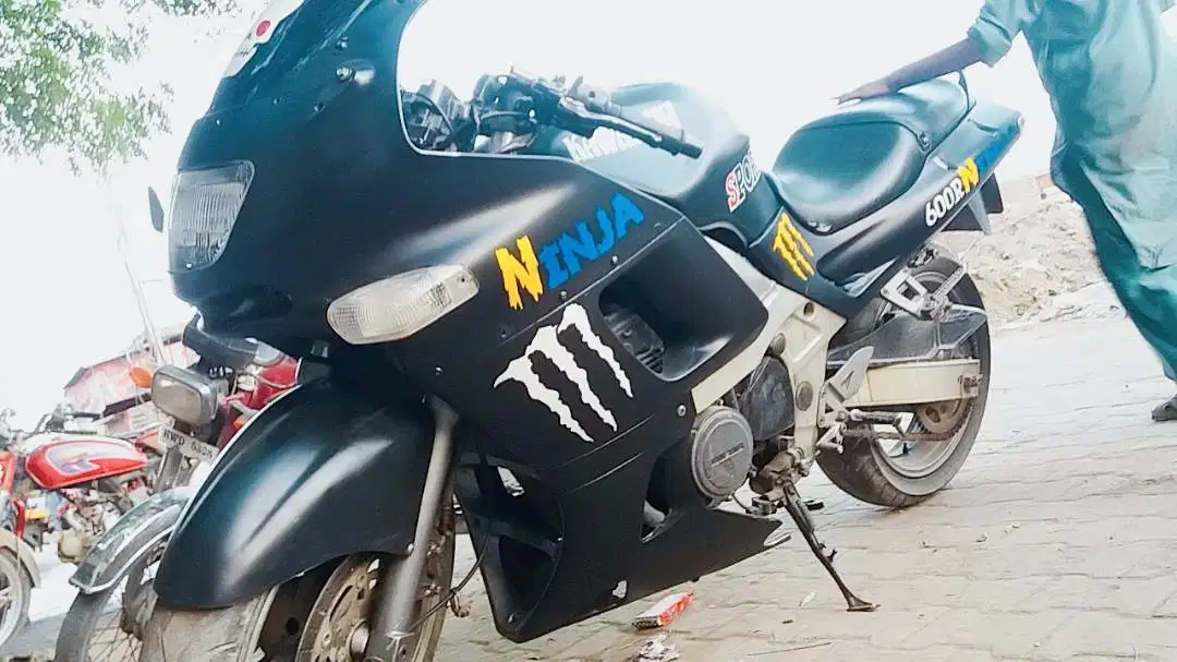 kawasaki ninja zzr600