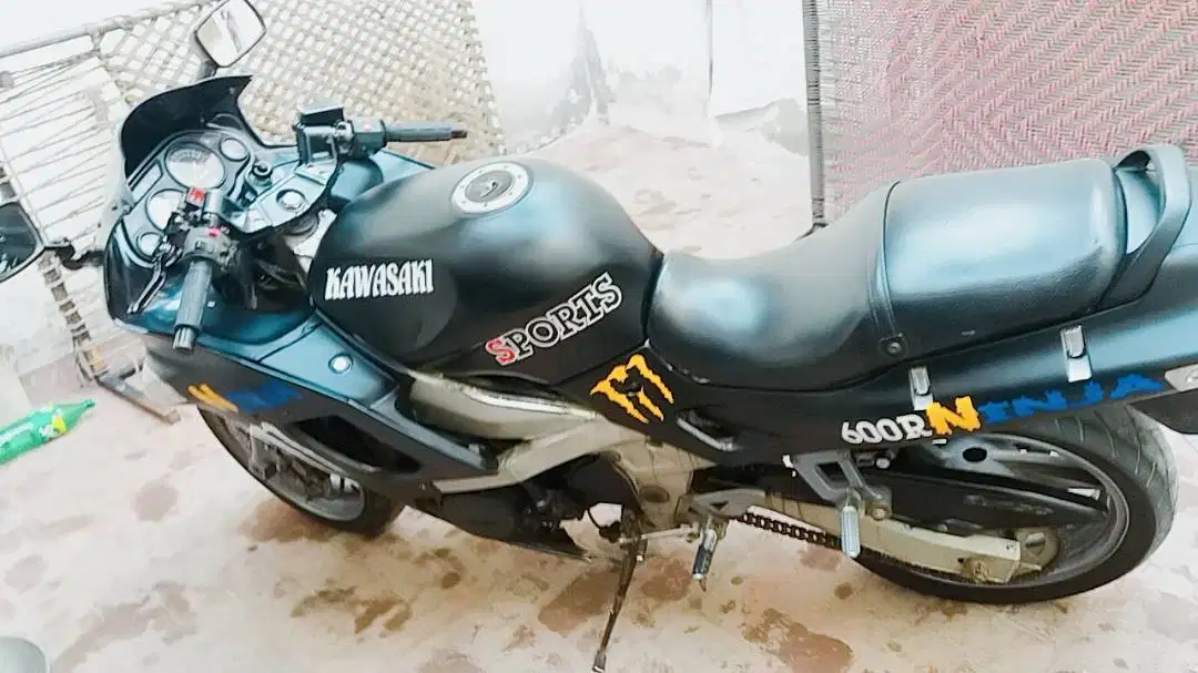 kawasaki ninja zzr600