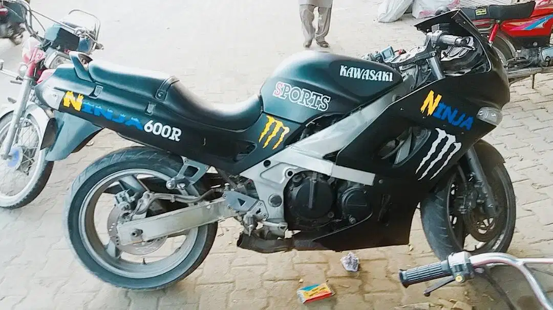 kawasaki ninja zzr600