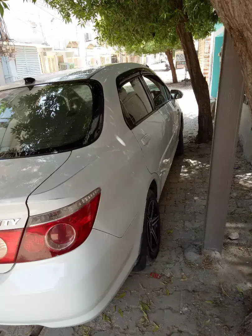 Honda City IDSI 2006 White color Car for urgent sale in Rahim Yar Khan