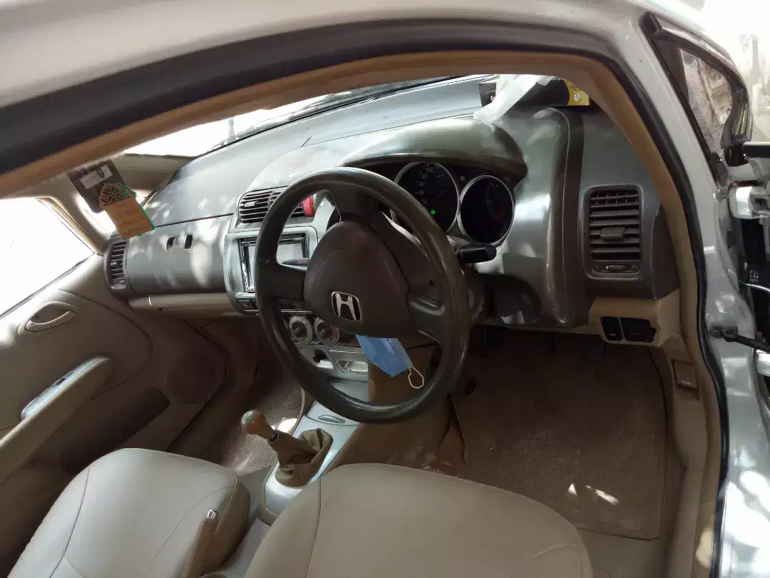 Honda City IDSI 2006 White color Car for urgent sale in Rahim Yar Khan