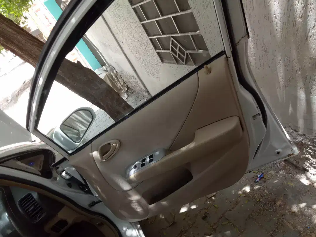 Honda City IDSI 2006 White color Car for urgent sale in Rahim Yar Khan