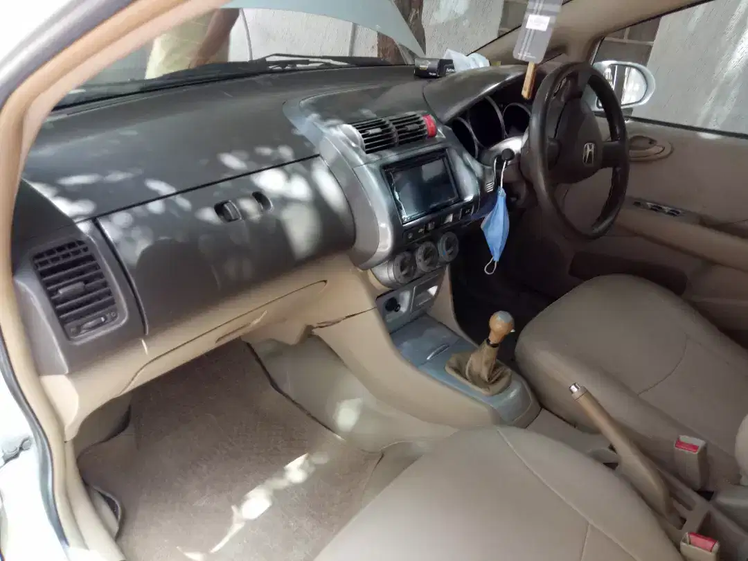 Honda City IDSI 2006 White color Car for urgent sale in Rahim Yar Khan