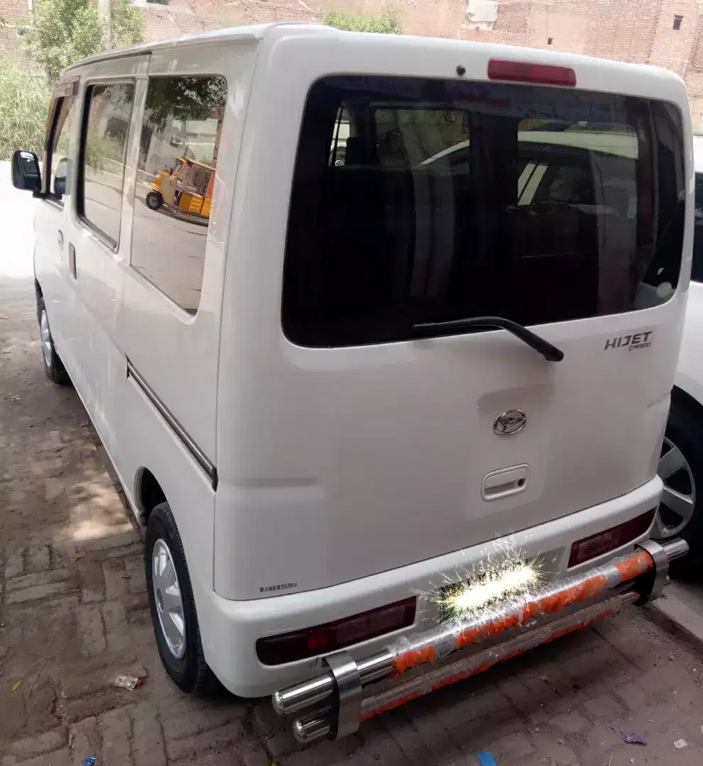 New condition gari.faimly car total genian garnti ky saat.