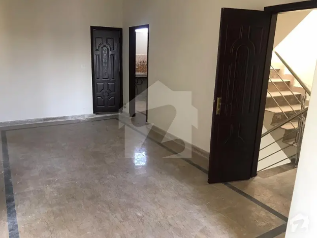 Commercial Flat For Rent