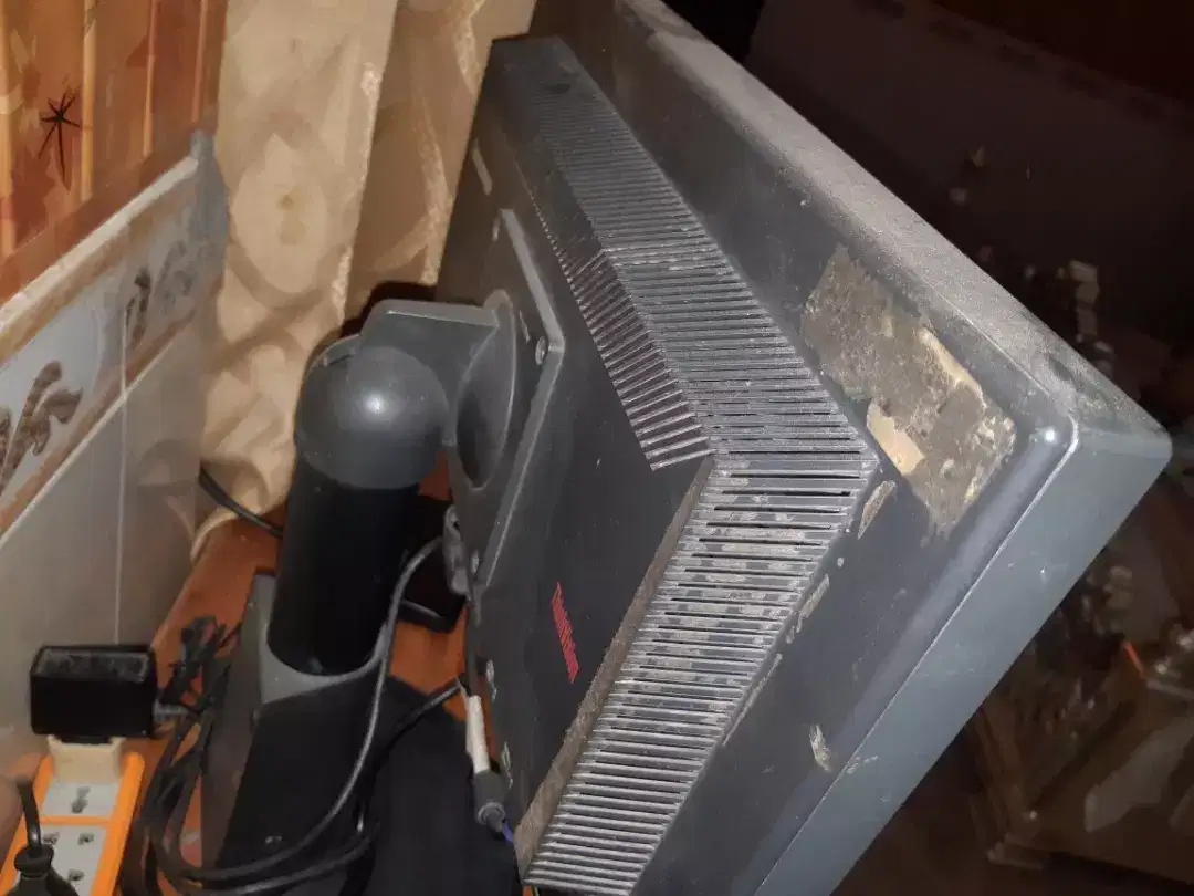 Lcd+tv device dany+ woofers in new condition .read add