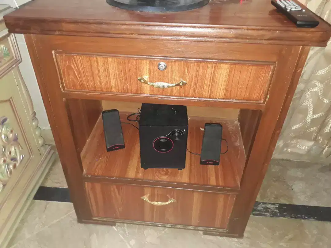 Lcd+tv device dany+ woofers in new condition .read add