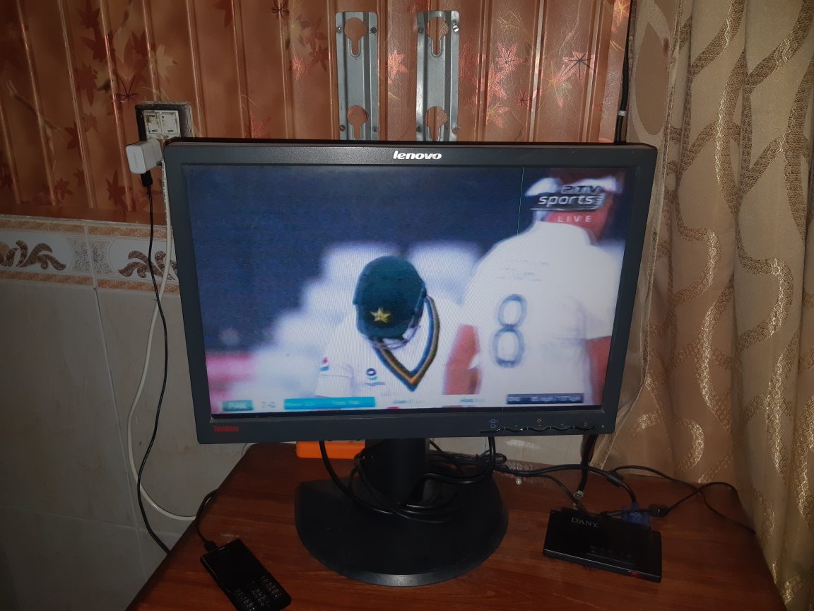 Lenovo lcd 19 inch with stand .. just 1 line in lcd