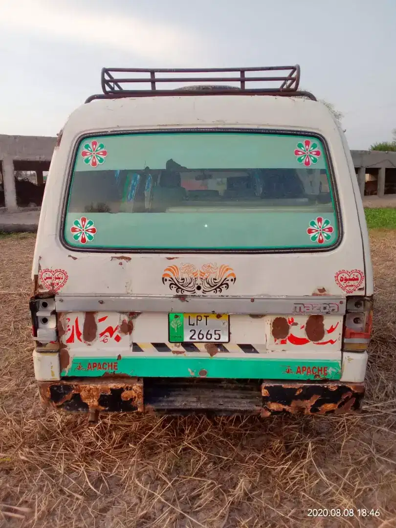White coloure toyota mazda van 1993 model