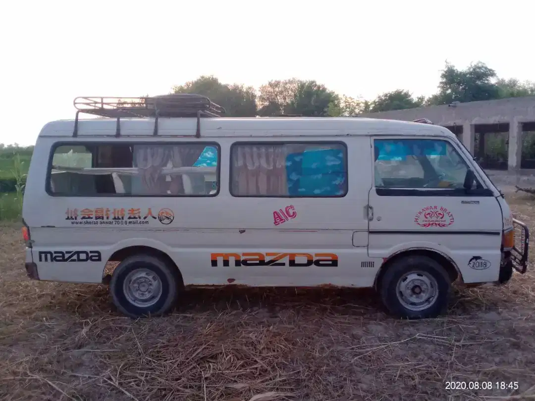 White coloure toyota mazda van 1993 model