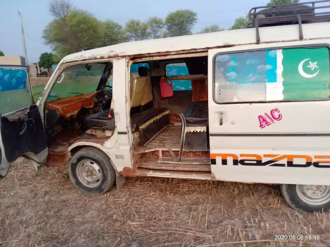 White coloure toyota mazda van 1993 model