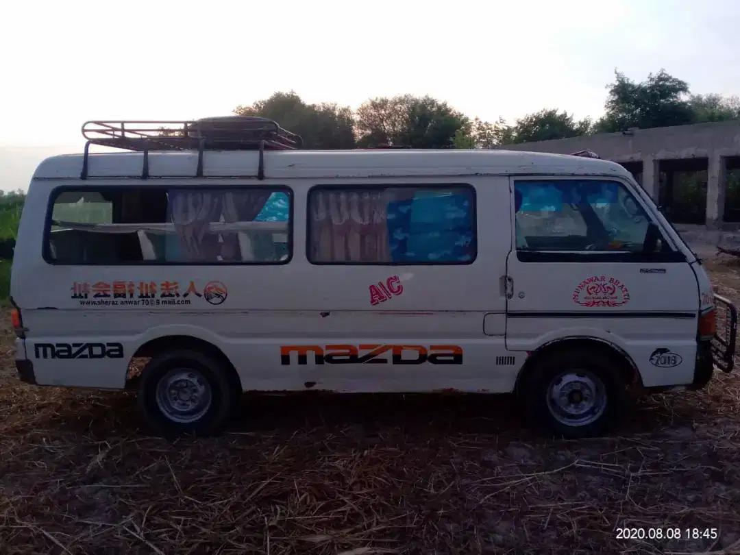 White coloure toyota mazda van 1993 model