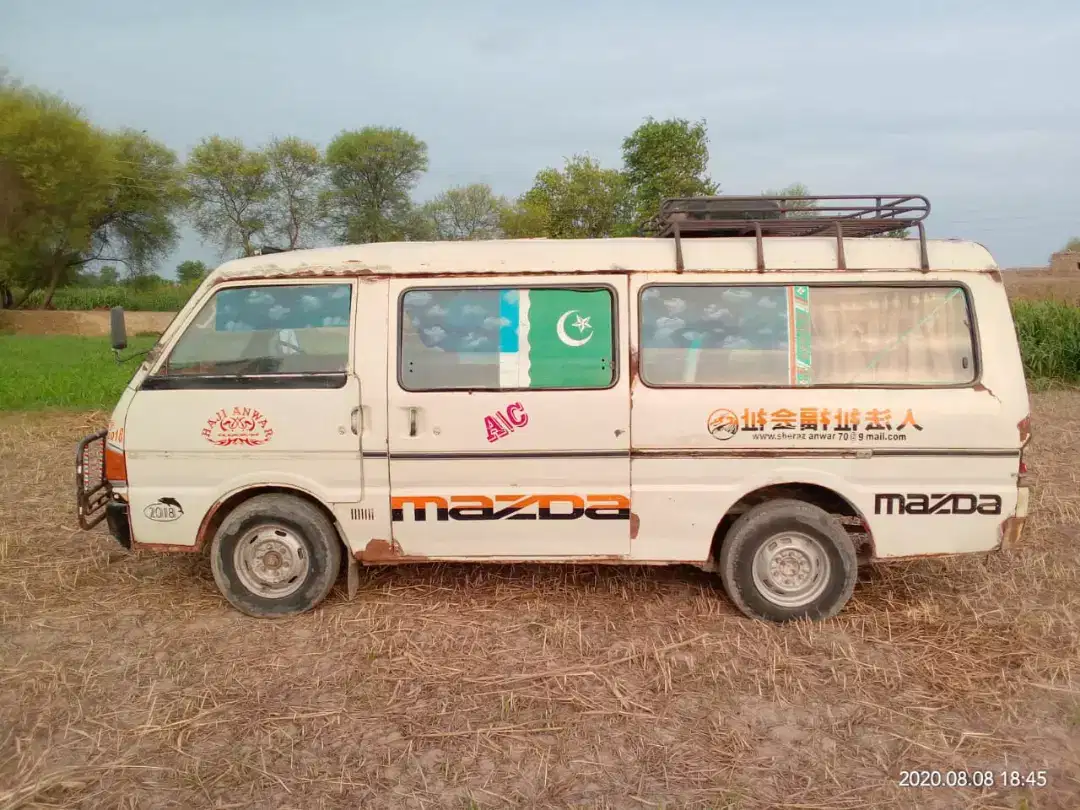 White coloure toyota mazda van 1993 model