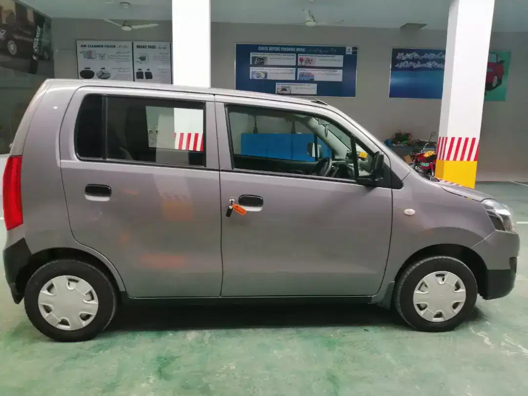 2018 - 26,000 km Suzuki wagon R VXR model 18/19